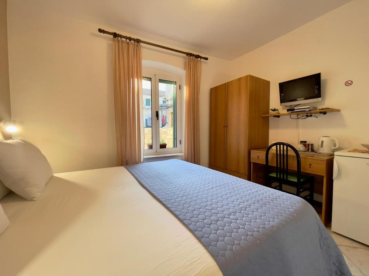 Rooms And Apartments Villa Town Gate Hvar Hvar Town Exterior photo